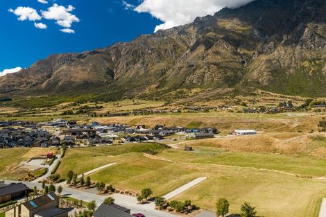 Photo of property in 28 Cunninghams Drive, Jacks Point, Queenstown, 9371