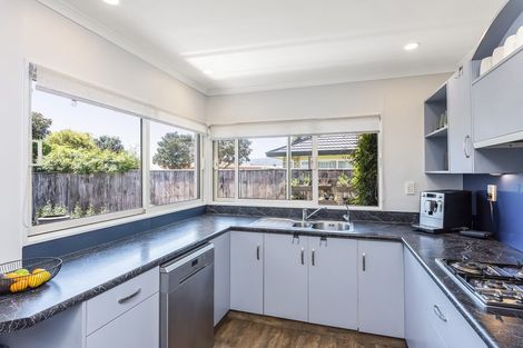 Photo of property in 10 Glen Loch Place, Paraparaumu, 5032