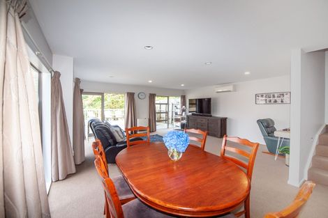 Photo of property in 23 Gifford Grove, Churton Park, Wellington, 6037