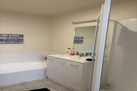 Photo of property in 8/3 Orwell Road, Greenhithe, Auckland, 0632