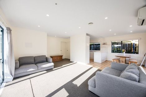 Photo of property in 15b Greta Place, Stanmore Bay, Whangaparaoa, 0932