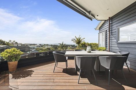 Photo of property in 9 Rahopara Street, Castor Bay, Auckland, 0620