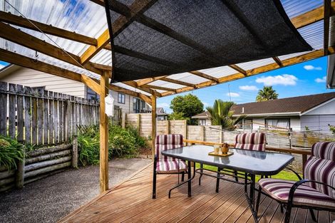 Photo of property in 1/325 Triangle Road, Massey, Auckland, 0614