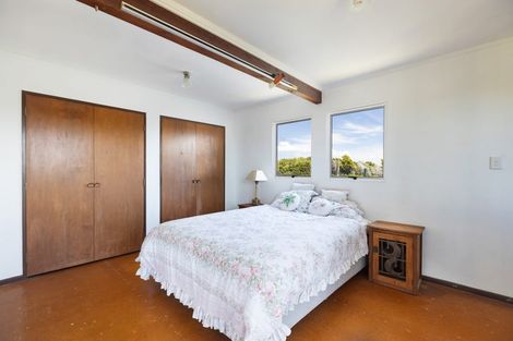 Photo of property in 25 Miles Crescent, Newlands, Wellington, 6037