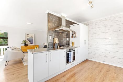 Photo of property in 239 Vipond Road, Stanmore Bay, Whangaparaoa, 0932