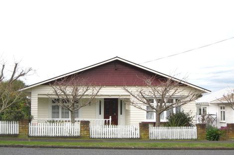 Photo of property in 5 Kitchener Terrace, Moturoa, New Plymouth, 4310