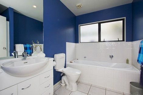 Photo of property in 71 Penguin Drive, Murrays Bay, Auckland, 0630