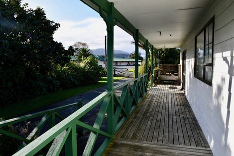 Photo of property in 27 Wharf Road, Karamea, 7893
