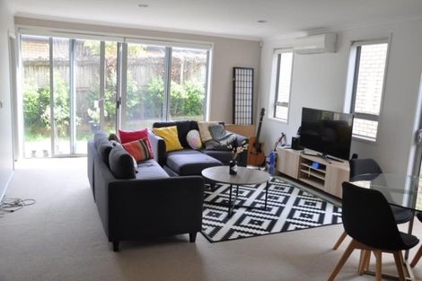 Photo of property in 75c Fields Parade, Oteha, Auckland, 0632