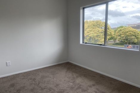 Photo of property in 72 Kirby Street, Glendene, Auckland, 0602