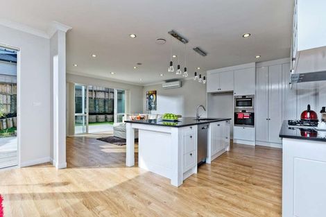 Photo of property in 60 Huntington Park Drive, Greenhithe, Auckland, 0632