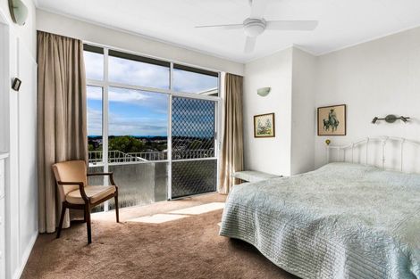 Photo of property in 335c Devon Street West, New Plymouth, 4310