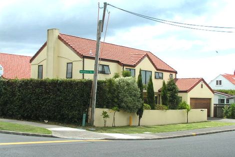 Photo of property in 1/31 Eversleigh Road, Belmont, Auckland, 0622