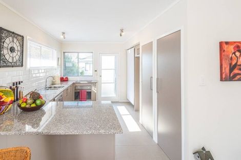 Photo of property in 2/27 Parkhill Road, Mellons Bay, Auckland, 2014
