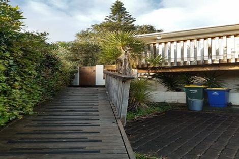 Photo of property in 2/5 Downing Street, Glenfield, Auckland, 0629