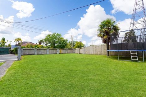 Photo of property in 11 Paton Avenue, Te Atatu South, Auckland, 0610