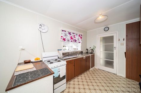 Photo of property in 1 Endeavour Street, Marfell, New Plymouth, 4310