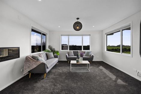 Photo of property in 4 Vardon Way, Waiwhakaiho, New Plymouth, 4312