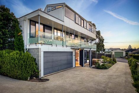 Photo of property in 35a Rothesay Bay Road, Rothesay Bay, Auckland, 0630