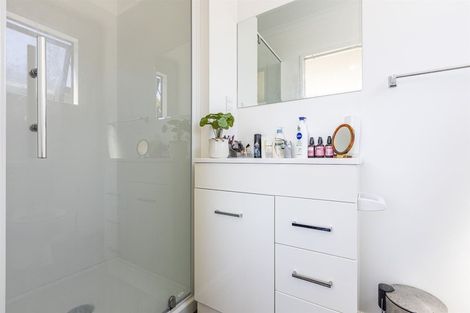 Photo of property in 46 Exeter Crescent, Takaro, Palmerston North, 4412