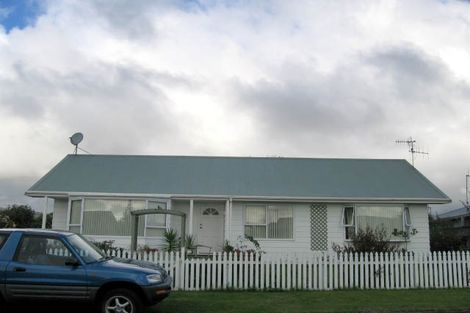 Photo of property in 3 Sharda Grove, Paraparaumu Beach, Paraparaumu, 5032