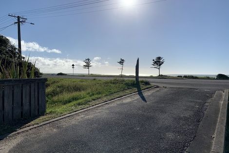 Photo of property in 64a Marine Parade, Otaki Beach, Otaki, 5512