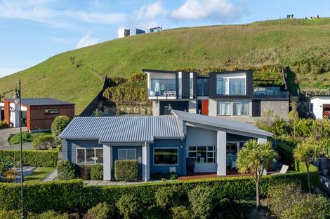 Photo of property in 2 Crown Terrace, Britannia Heights, Nelson, 7010