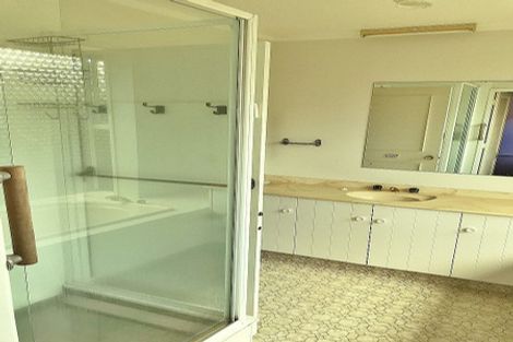 Photo of property in 1/6 Ocean View Road, Milford, Auckland, 0620