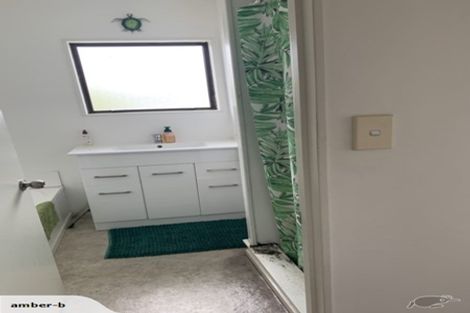 Photo of property in 18 Loughanure Place, Massey, Auckland, 0614