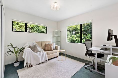 Photo of property in 2/25 Howard Road, Northcote, Auckland, 0627