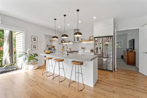 Photo of property in 18b Hobbs Road, Matakatia, Whangaparaoa, 0930