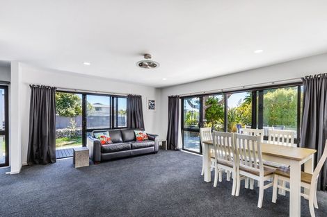 Photo of property in 36 Aubrey Crescent, Rainbow Point, Taupo, 3330