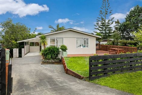 Photo of property in 10 Puketaha Road, Swanson, Auckland, 0816