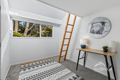 Photo of property in 10 Louise Place, Browns Bay, Auckland, 0630