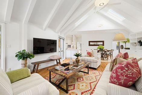 Photo of property in 9 Kotare Street, Fendalton, Christchurch, 8041