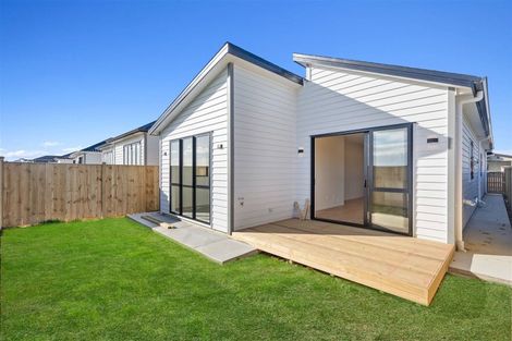 Photo of property in 12 Woven Place, Karaka, Papakura, 2113