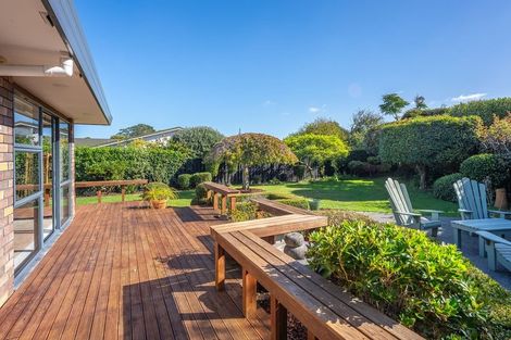 Photo of property in 2 Rosebank Grove, Waikanae, 5036