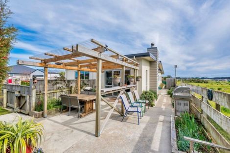 Photo of property in 33 Forbes Road, Foxton Beach, Foxton, 4815