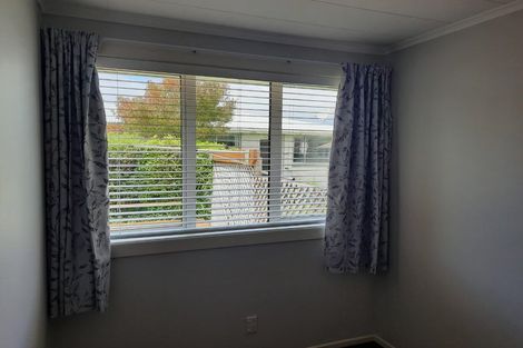 Photo of property in 2/12 Poplar Grove, Ebdentown, Upper Hutt, 5018