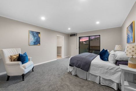 Photo of property in 4190a Great North Road, Glendene, Auckland, 0602