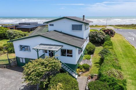 Photo of property in 1 Karaka Street, Otaki Beach, Otaki, 5512
