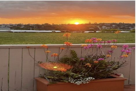 Photo of property in 2/46a Blakeborough Drive, Forrest Hill, Auckland, 0620