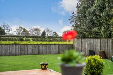 Photo of property in 12 Village Way, Ardmore, Papakura, 2582