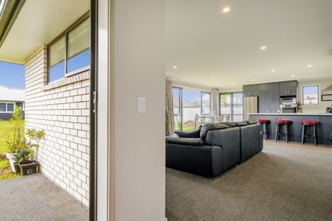 Photo of property in 90 Kupe Drive, Whitianga, 3510