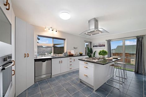 Photo of property in 7 Coupland Court, Glendene, Auckland, 0602