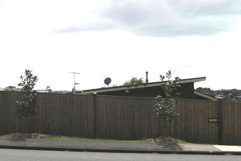 Photo of property in 2/70 Target Road, Totara Vale, Auckland, 0629