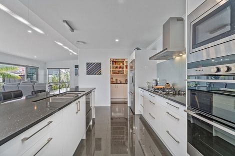 Photo of property in 18 Roseberry Place, Whitianga, 3510