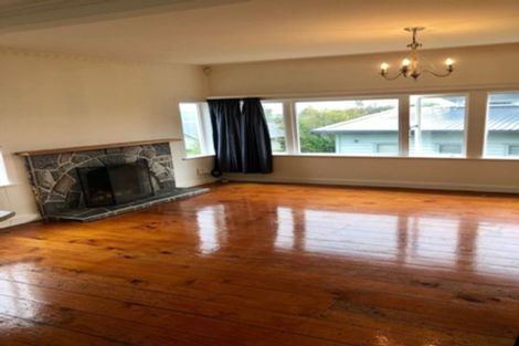 Photo of property in 1/236 East Coast Road, Forrest Hill, Auckland, 0620