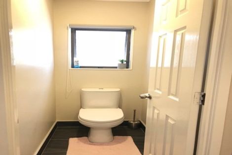 Photo of property in 9 Dalwhinnie Parade, Highland Park, Auckland, 2010