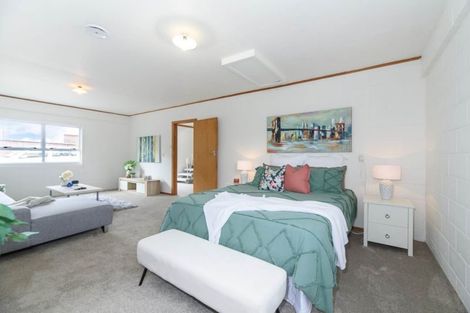 Photo of property in 2/120 Titirangi Road, New Lynn, Auckland, 0600